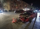 В центре Омска произошло ДТП: иномарка опрокинулась в результате столкновения