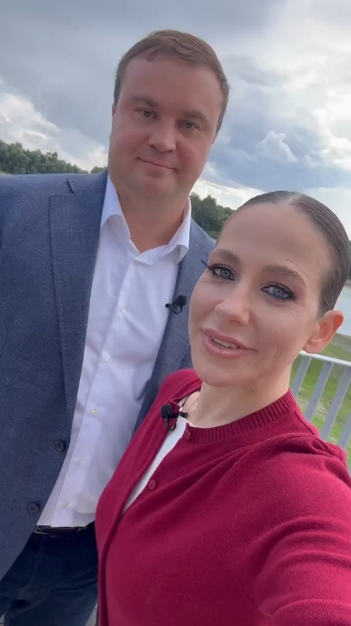 Телеведущая Юлия Барановская приехала в Омск ради съемок с губернатором Виталием Хоценко