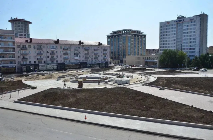В Омске показали, как обновляют площадь Бухгольца