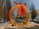 Омск начали украшать к новогодним праздникам
