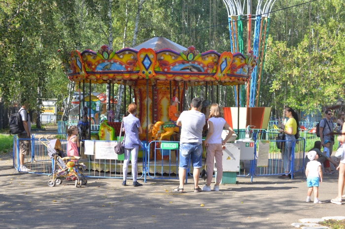 Омские парки опубликовали расписание работы аттракционов