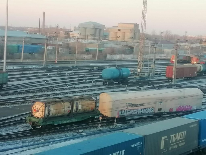 Железнодорожный вагон сошел с рельсов на станции Московка