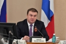 Виталий Хоценко поручил в 2 раза увеличить количество бензовозов, которые снабжают Омские АЗС бензином и дизелем