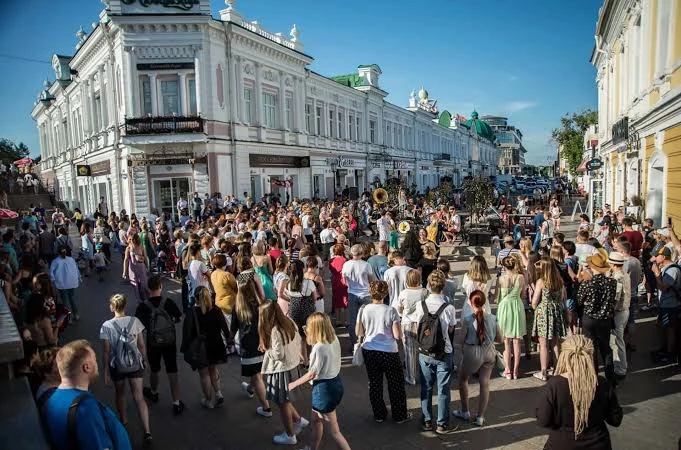«Пешеходный Любинский» в Омске хотят продлить до конца сентября