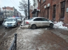 В Омске машина вылетела на тротуар и сбила двух пешеходов