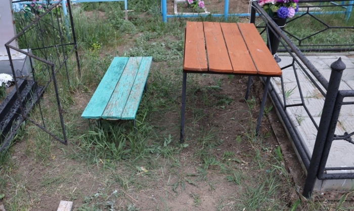 Жительница Омской области украла оградку и поставила ее на могилу своих родственников