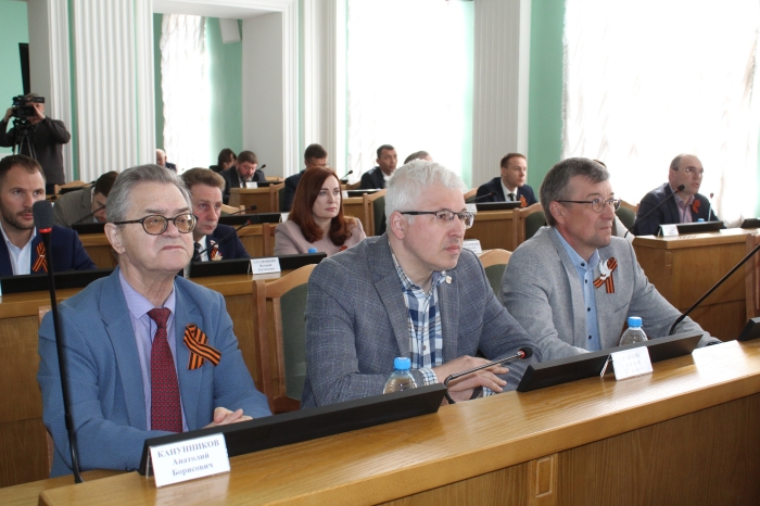 Решать глобально