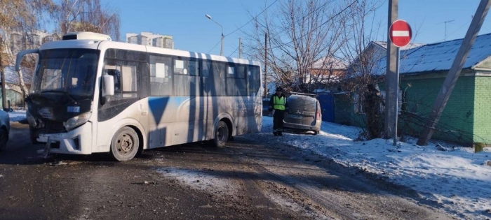 ???? Авария с участием маршрутки в Омске – есть пострадавшие