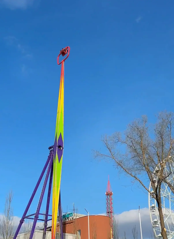 На «Зеленом острове» запустили 40-метровый супер-аттракцион