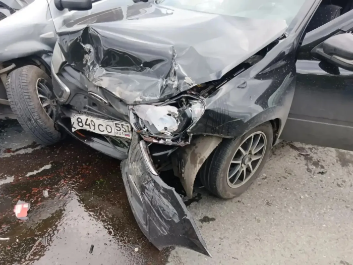 Не уступил дорогу: двое взрослых и двое детей пострадали в жестком ДТП под Омском