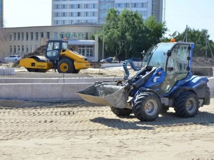 Виталий Хоценко лично контролирует реконструкцию площади Бухгольца.