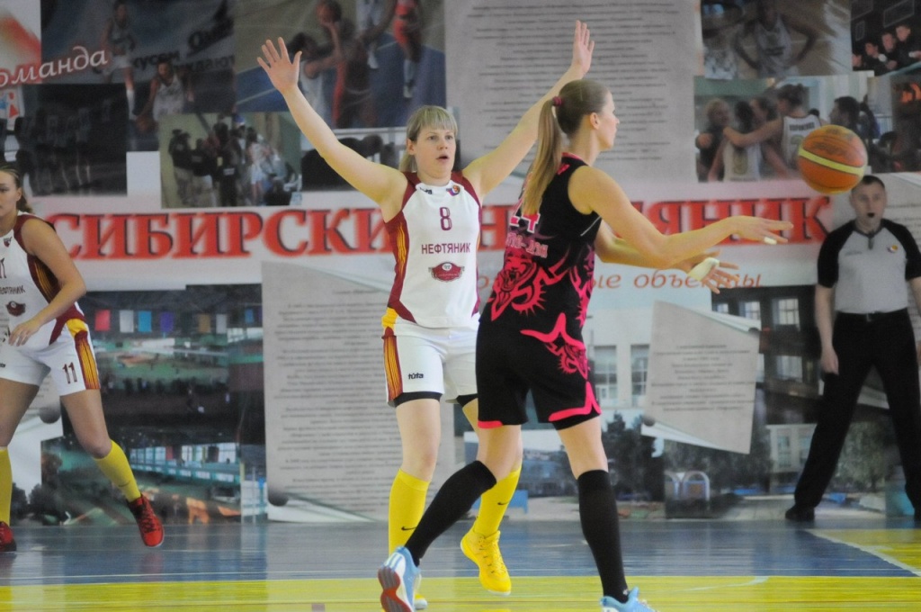 Спортивные нефтяники. Нефтяник (баскетбольный клуб). Нефтяник Суперлига Кашицын фото.