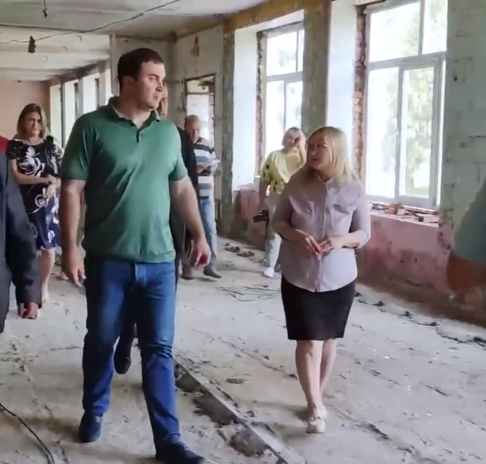 Виталий Хоценко проконтролировал ход капитального ремонта Большеуковской детской школы искусств