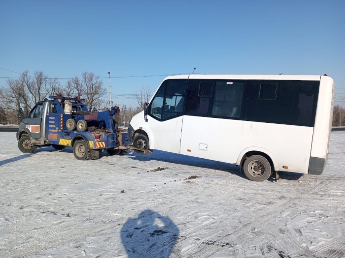 На трассе Тюмень - Омск из-за ДТП загорелась машина с младенцем